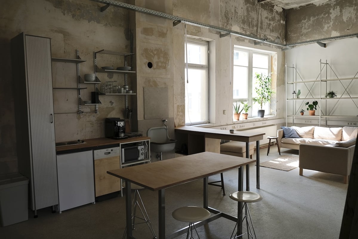 Kuechen- und Aufenthaltsbereich im Coworking Space